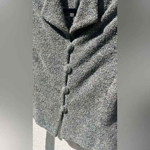 Crines Design Boucle Blazer, Size 38, bought in Paris, tailored bodice, stunning - Picture 2 of 6